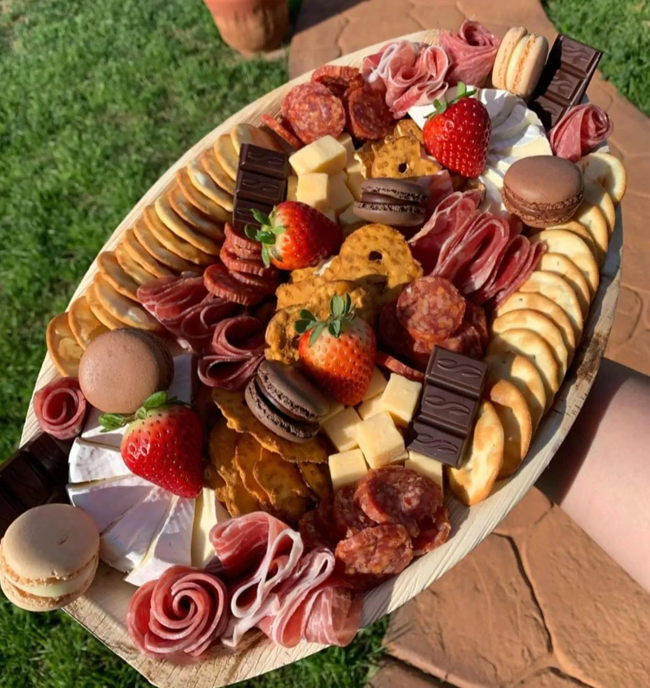 Disposable Palm Leaf 15" x 10" Trays (25 pieces) Bamboo Like Serving Platters, Disposable Boards, Eco-Friendly Dinnerware For Weddings, Catering, Events