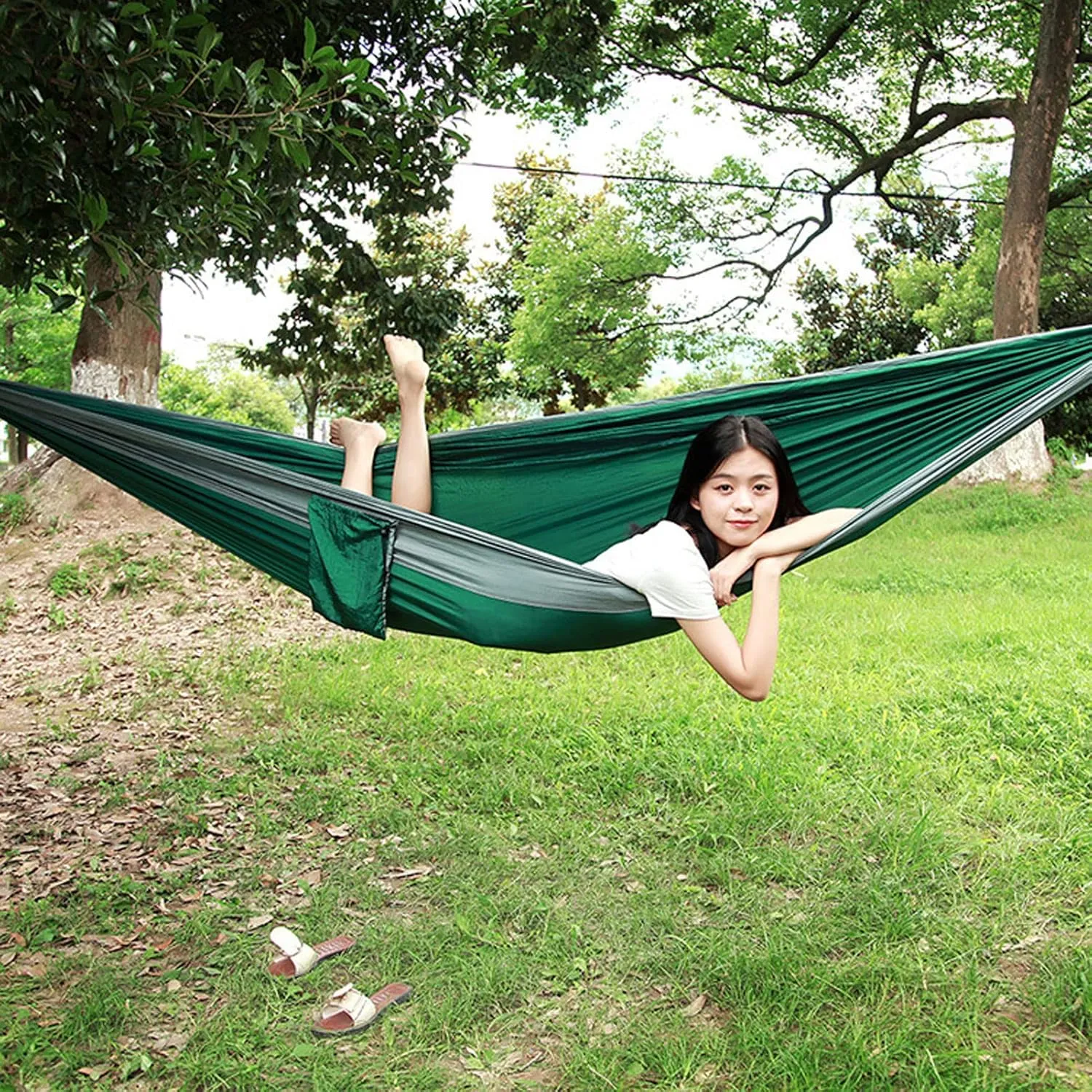 HUHJYUGE Outdoor Camping Hammock, Portable Ultralight Travel Hammocks, Breathable Nylon Parachute Hammock, with Tree Straps and Carabiners, for Hiking Backpacking (C)