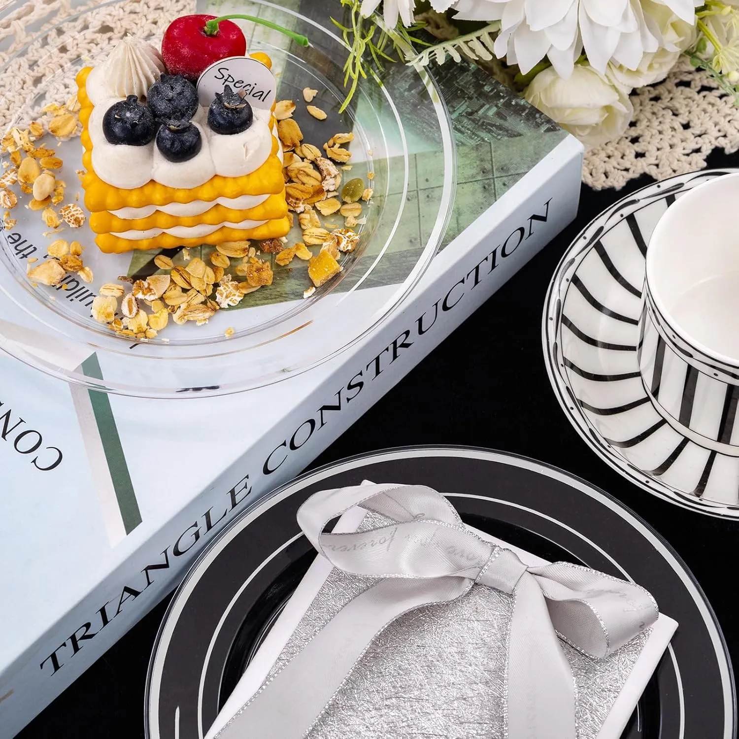 I00000 100Pcs Clear Silver Plastic Plates,Silver Rim Plates 7 Inch,Heavy Duty Premium Clear Dish for Wedding Party Supplies for Salad Dessert Cake