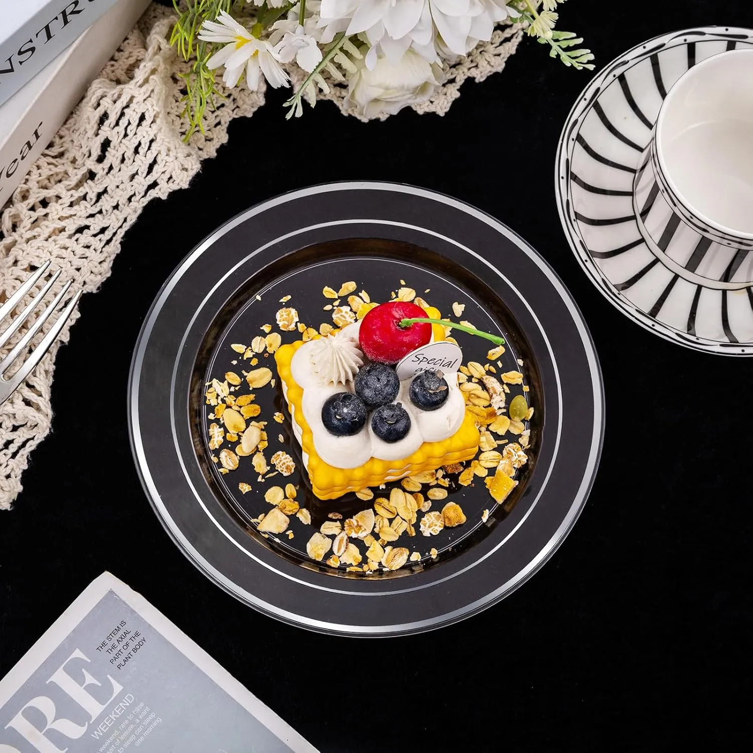 I00000 100Pcs Clear Silver Plastic Plates,Silver Rim Plates 7 Inch,Heavy Duty Premium Clear Dish for Wedding Party Supplies for Salad Dessert Cake