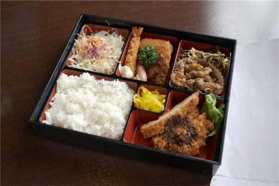 JapanBargain, Red and Black Japanese Traditional Plastic Lacquered Lunch Bento Box 6 Compartments for Restaurant or Home Tray and Plate Set Made in Japan (12, 11.75"x9.5")