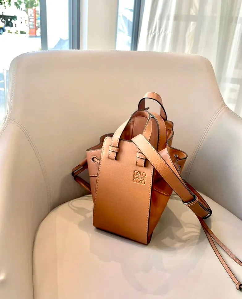 Loewe Compact Hammock 經典小牛皮吊床包/2200H1980 💚折扣🉐79800