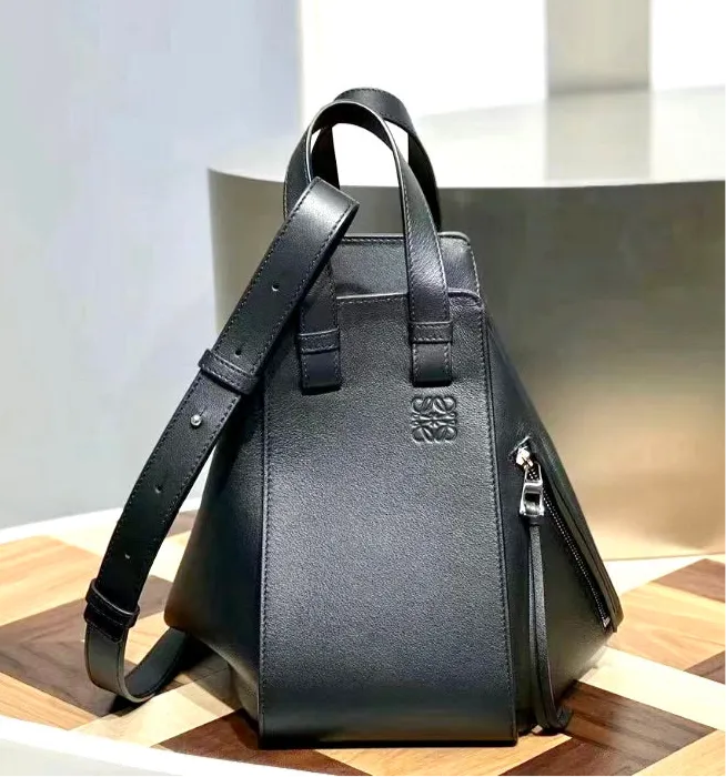 Loewe Compact Hammock 經典小牛皮吊床包/2200H1980 💚折扣🉐79800