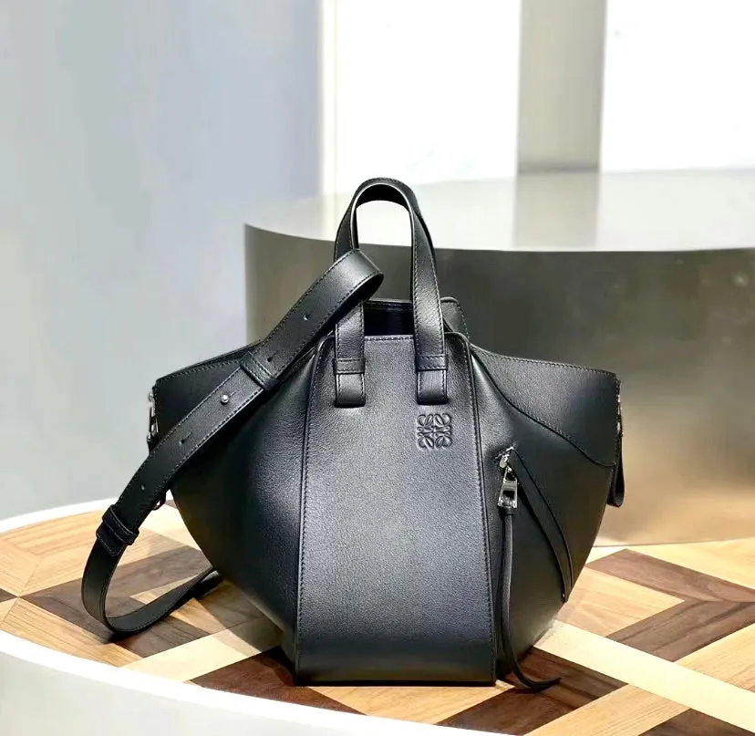 Loewe Compact Hammock 經典小牛皮吊床包/2200H1980 💚折扣🉐79800