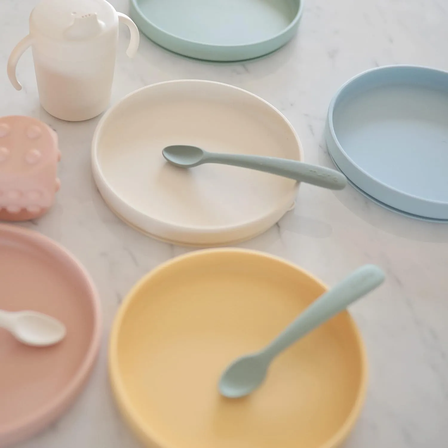 mushie Classic Silicone Suction Plate | BPA-Free Non-Slip Design (Cloudy Mauve)