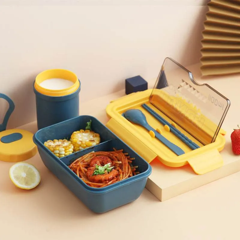 Plastic lunch box