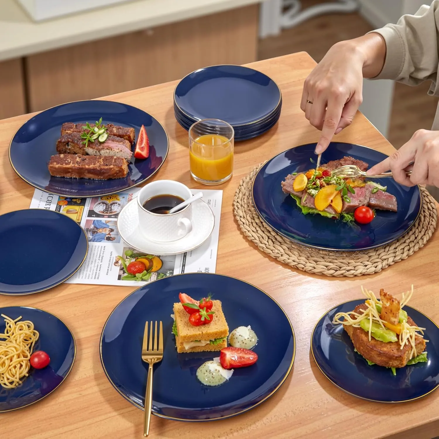 PULOTE 200 Pieces Blue Plastic Plates - Navy Blue and Gold Disposable - Include 100PCS 10 inch Dinner & 100PCS 7 inch Dessert Plate for Party, Graduation & Memorial Day