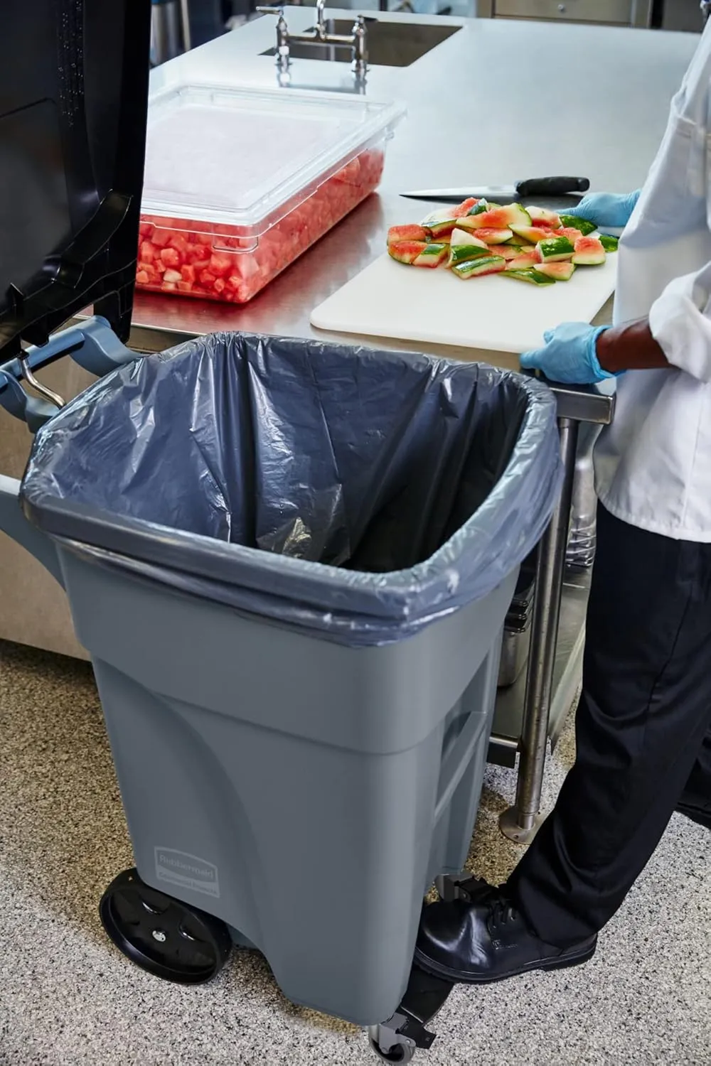 Rubbermaid Commercial Products Brute Step-On Rollout Trash/Garbage Can/Bin with Wheels 32 GAL Gray for Restaurants/Hospitals/Back of House/Warehouses/Home