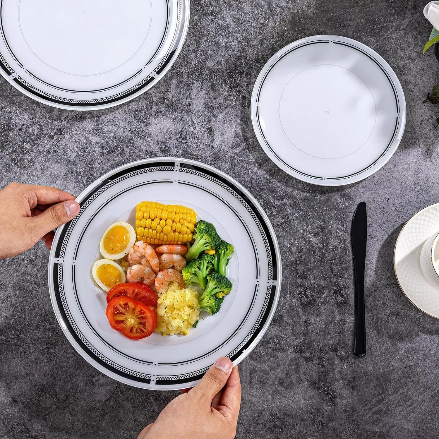 U-QE 20Pcs Black Plastic Plates - Black and White Plates Disposable Heavy Duty, Fancy Rim Pattern Perfect for Weddings, Tea Parties, Holidays - 10.25" Dinner Plate & 7.5" Dessert Plate