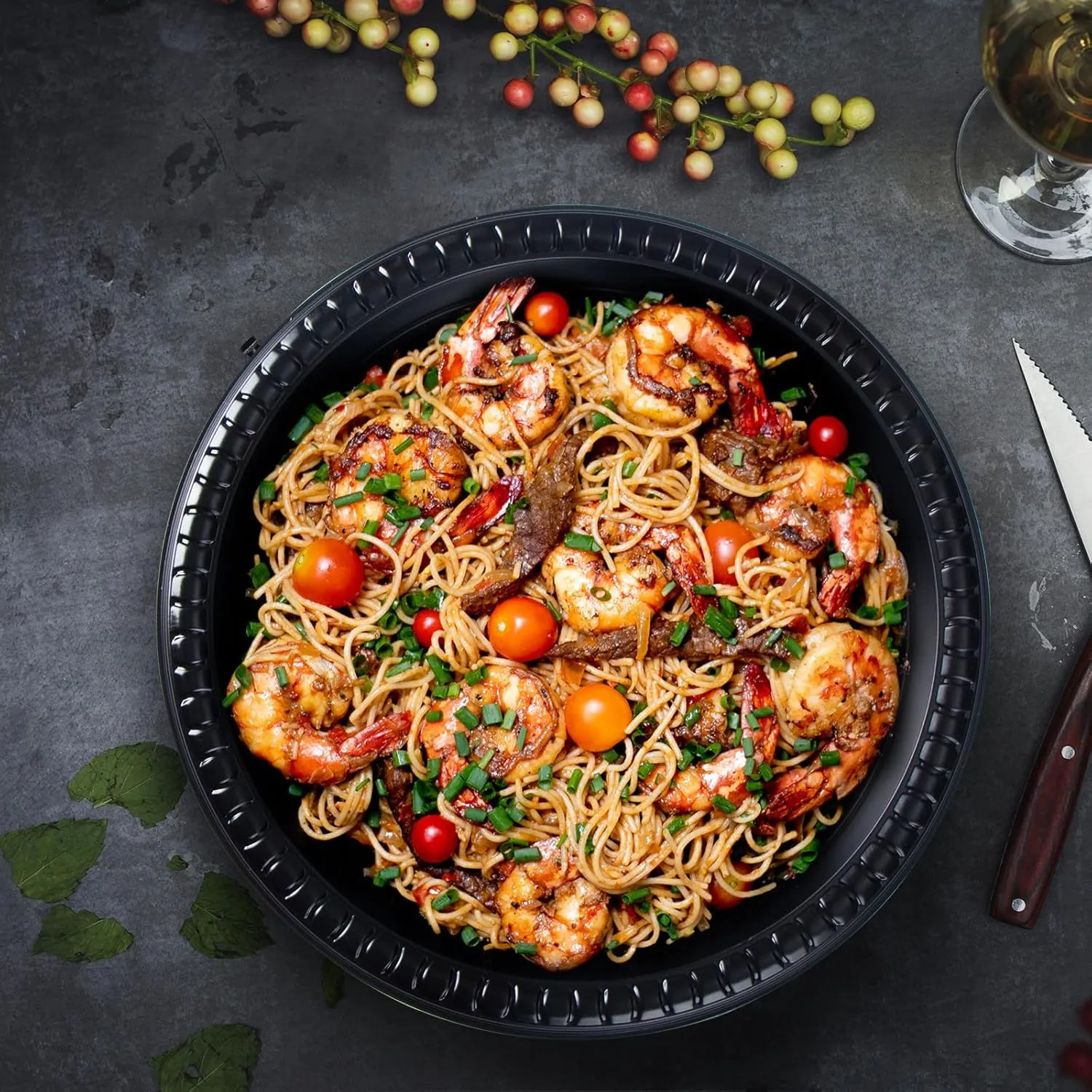 YANGRUI Plastic Plates, 10 Inch 150 Pack Food Grade Material Machine Washable Safe Disposable Plate BPA Free Black Unbreakable MFPP Dinner Trays